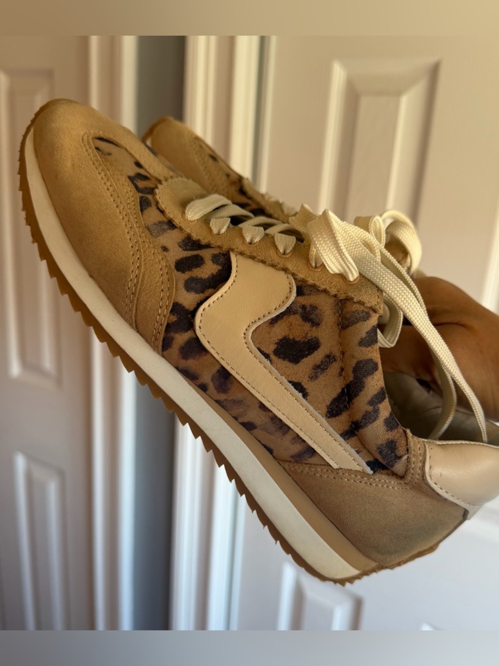 Dolce Vita Beige Leopard Print Tan Sneakers
Women’s Size: 7.5 - Picture 8 of 10
